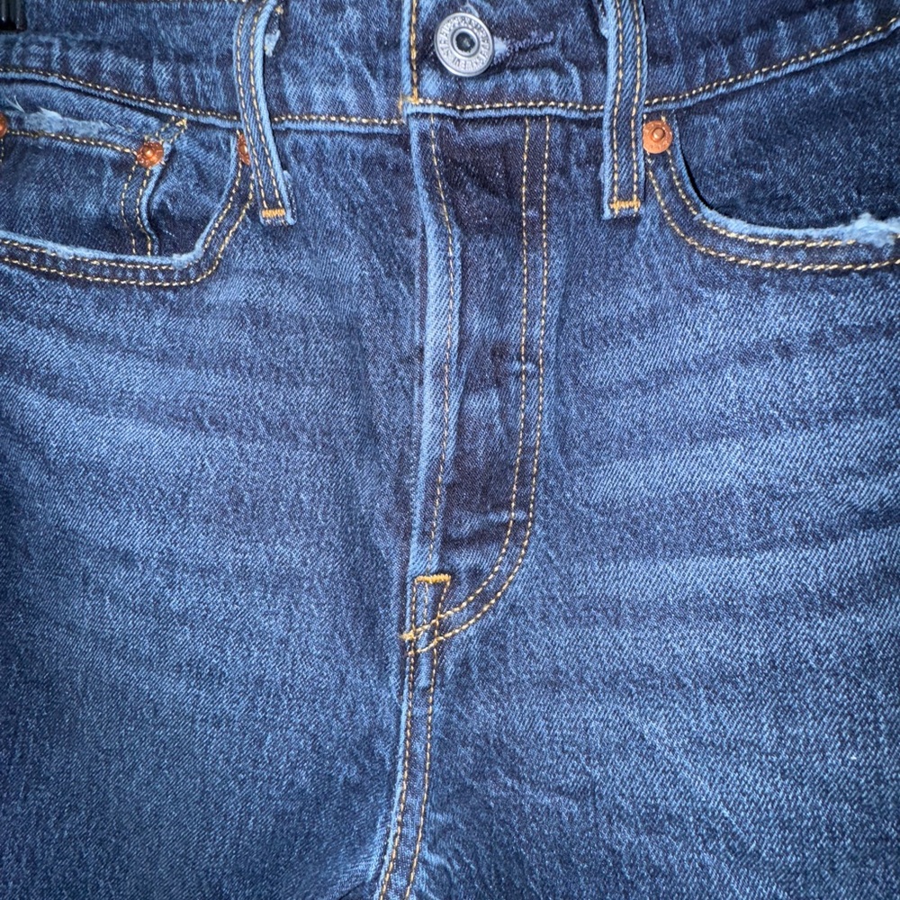 NWOT Levi Wedgie straight 28x28 dark wash - Picture 4 of 7